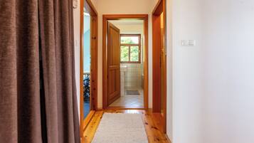 Standard House, Multiple Bedrooms (Balaton View From Almadi) | Interior