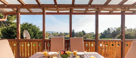 Standard House, Multiple Bedrooms (Balaton View From Almadi) | Outdoor dining