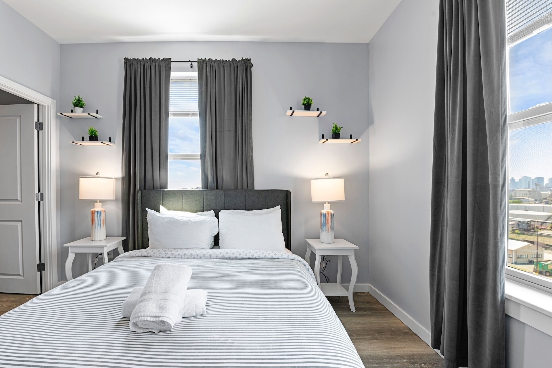 1 chambre, fer et planche à repasser, accès au Wi-Fi (inclus)