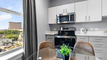 Coffee/tea maker, fridge, microwave, oven