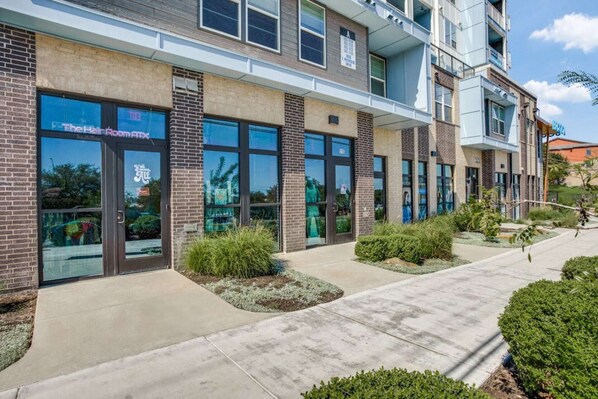 Exterior detail - Beautiful 1BR in Riverside Austin 0588 (Austin)