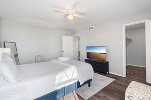 2 bedrooms, desk, iron/ironing board, free WiFi