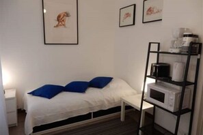 Iron/ironing board, WiFi, bed sheets - Downstairs nature studio (Grenoble)