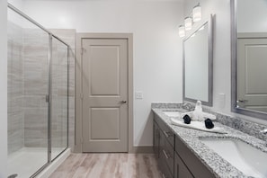 Hair dryer, towels - Luxury 2BD/2BA Next to Airport 3689 (Del Valle)