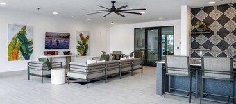 Luxury 1BD/1BA Near Airport 3786