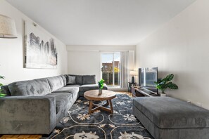 Smart TV - Beautiful 2bd/1.5ba near BU 4685 (Boston)