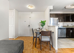 Dining - Nice 2bd/1.5ba near BU 5yjh (Boston)