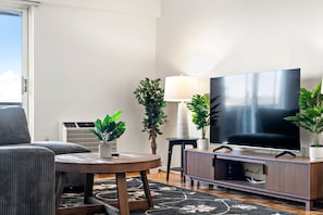 Smart TV - Nice 2bd/1.5ba near BU 6683 (Boston)