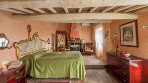 6 bedrooms, iron/ironing board, free WiFi, bed sheets