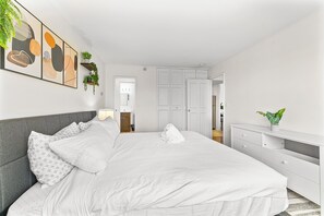 3 bedrooms, iron/ironing board, free WiFi - Gorgeous 2bd/1.5ba Next to BU fxzz (Boston)
