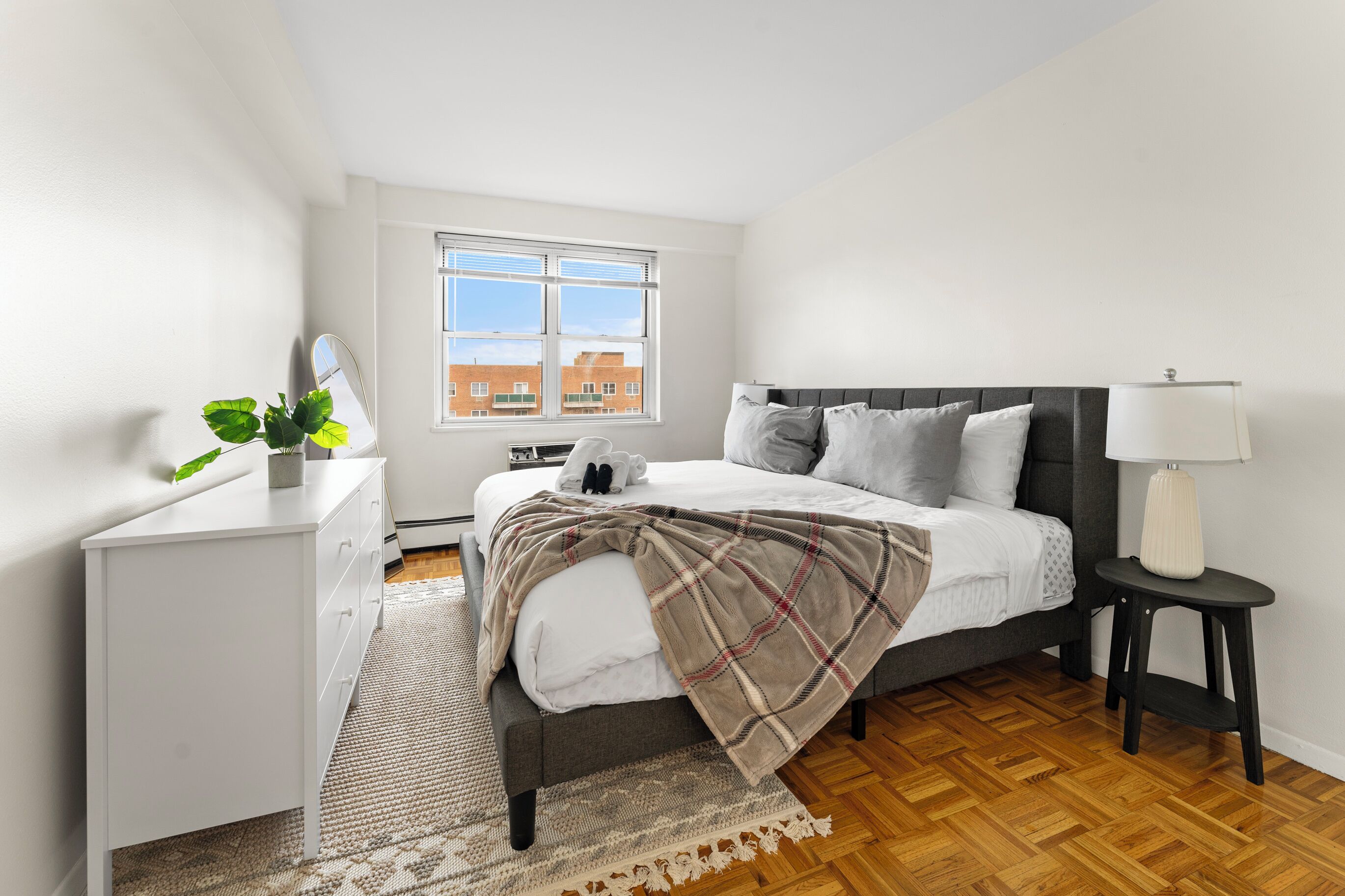 2 bedrooms, iron/ironing board, free WiFi