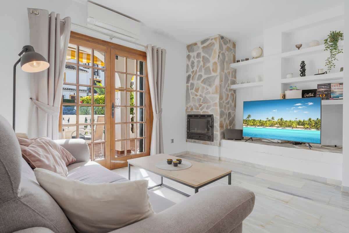 Een smart-tv en een kantoor