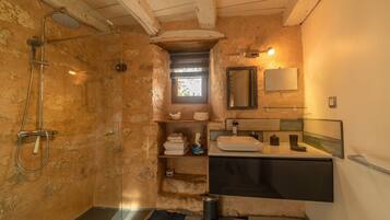 Romantic Double Room (Céleste) | Bathroom