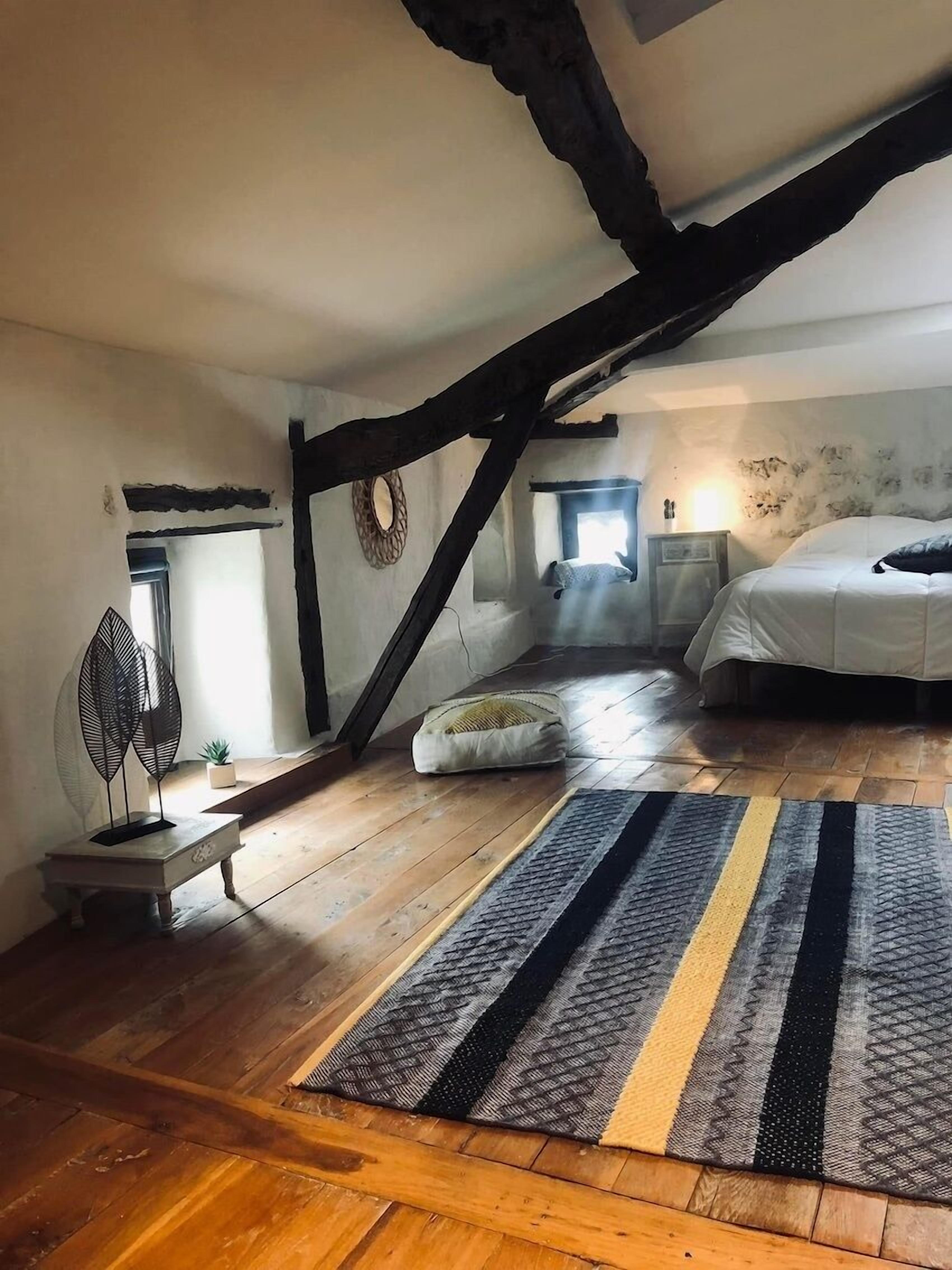 Superior Double Room, Ensuite, Pool View | Free WiFi, bed sheets