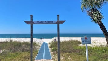 En la playa, arena blanca, pesca