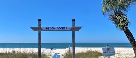 På stranden, vit sandstrand och fiske