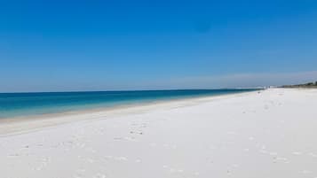 En la playa, arena blanca, pesca