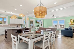 House, Ocean View | In-room dining