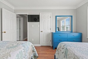 7 bedrooms, desk, iron/ironing board, free WiFi