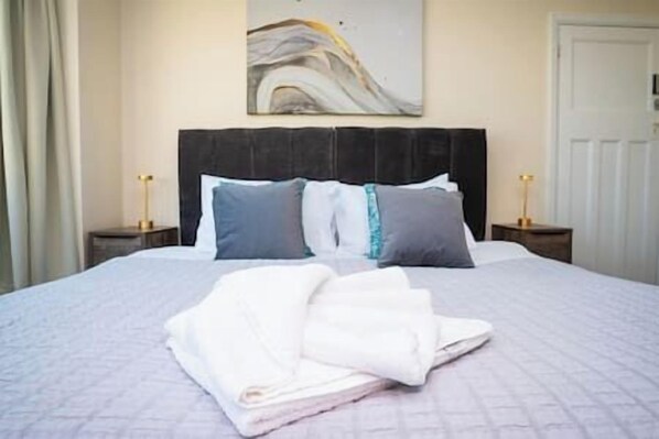 3 bedrooms, iron/ironing board, free WiFi - Luxury Bath retreat with beautiful views! (Bath and North East Somerset)