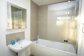 Shower - Luxury Bath retreat with beautiful views! (Bath and North East Somerset)