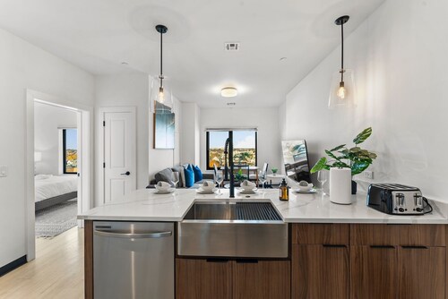 Luxury 1BR near Boston 2309