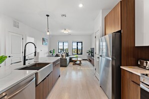 Interior - Luxury 2bd/2ba near Boston wi7j (Everett)