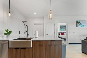 Interior - Luxury 2bd/2ba near Boston wi7j (Everett)