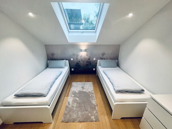 2 bedrooms, iron/ironing board, WiFi, bed sheets