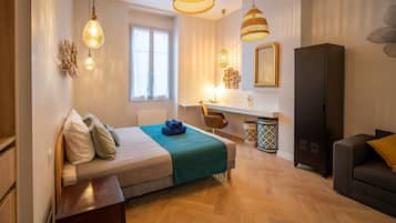 1 bedroom, desk, iron/ironing board, internet
