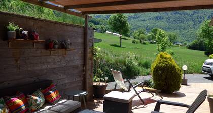 In the center of the Luz Saint Sauveur valley, house with swimming pool and beautiful view.