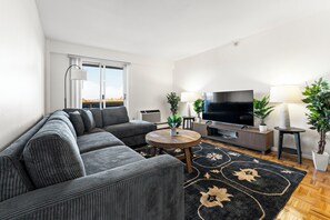 Smart TV - Beautiful 2bd/1.5ba Next to BU 9195 (Boston)