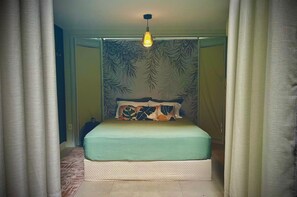 2 bedrooms, desk, iron/ironing board, free WiFi - Container house in the forest just 10 km from the most beautiful beaches in Rio! (Vargem Grande Rio de Janeiro)