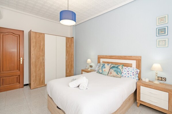 2 chambres, fer et planche à repasser, accès à Internet, literie fournie