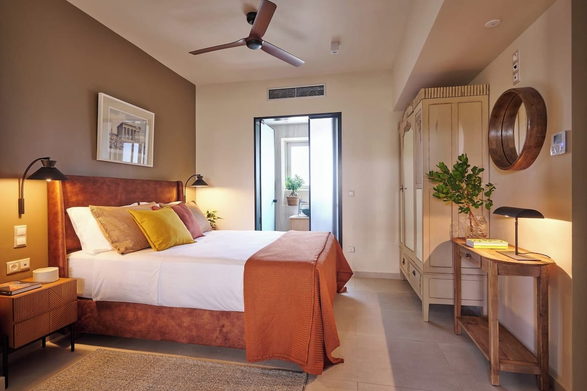 1 bedroom, premium bedding, blackout curtains, soundproofing