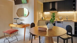 A modern kitchen with a dining area. - Rastoni Acropolis (Athens)