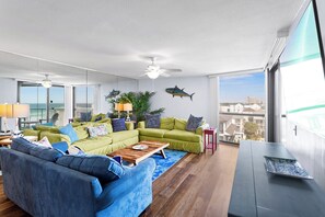 TV - Mainsail 352 - Gulf Front Condo, Community Pool, Hot Tub, Free Beach Service! (Miramar Beach)