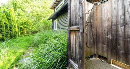 Lakeside Home Close To Beach & Private Hot Tub! (3 Nt Min!)