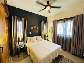 3 chambres, fer et planche à repasser, Wi-Fi, draps fournis