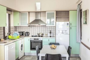 Refrigerador, microondas, horno y lavavajillas 