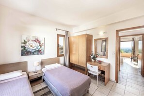 5 bedrooms, WiFi, bed sheets - Apollon Zeus Villa - Five Bedroom Villa, Sleeps 10 (Peyia)
