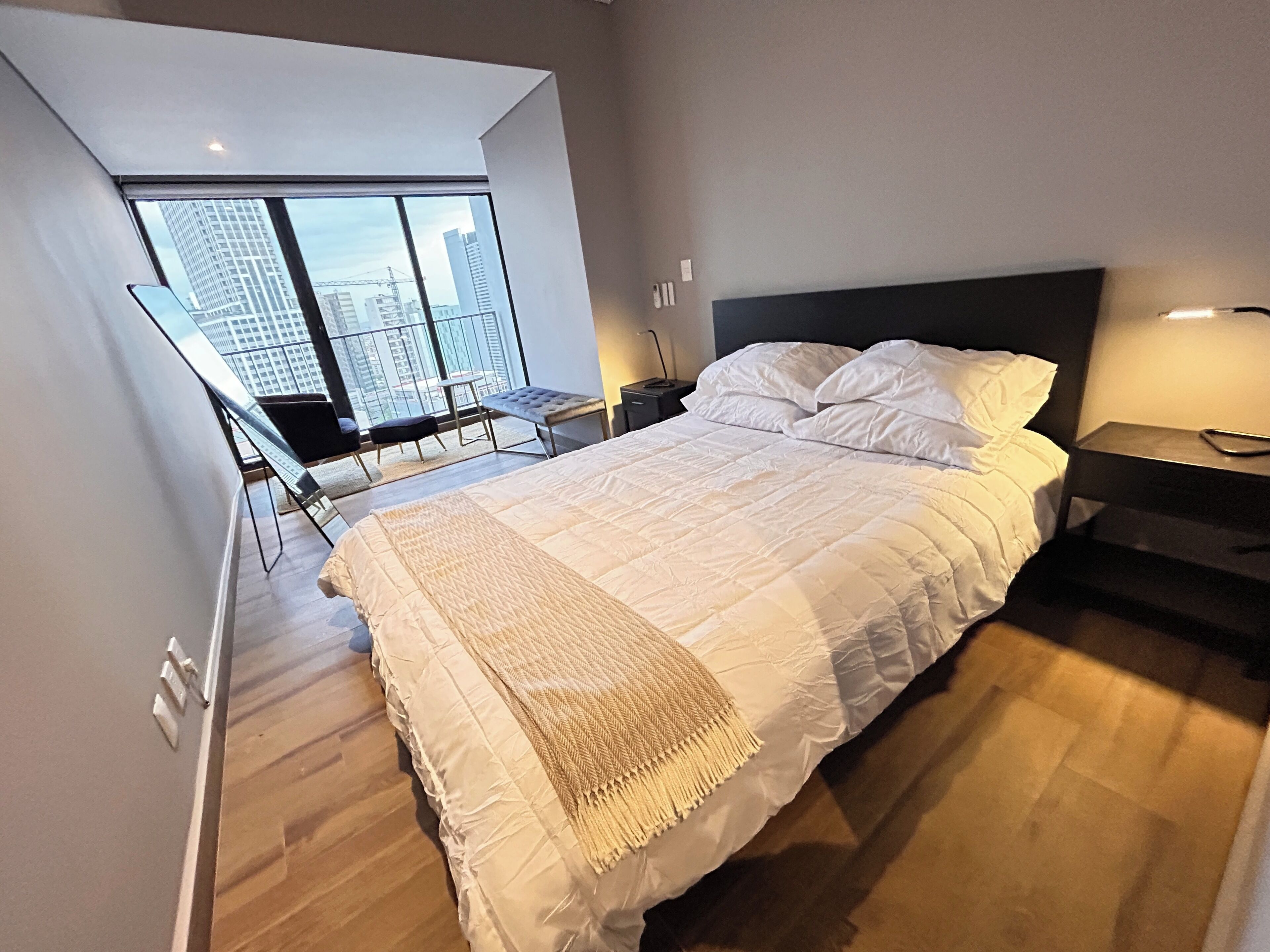 2 bedrooms, desk, iron/ironing board, WiFi