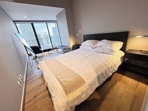 2 Schlafzimmer, Schreibtisch, Bügeleisen/Bügelbrett, WLAN