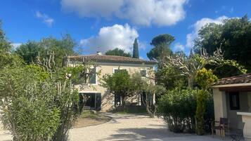 Enceinte de lâhĂ©bergement