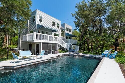 LUXURIOUS VILLA WATERFRONT NEAR SIESTA KEY BEACH