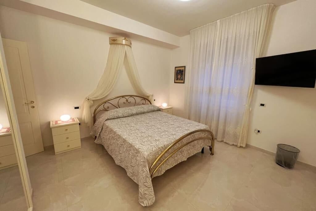 2 chambres, coffres-forts dans les chambres, bureau