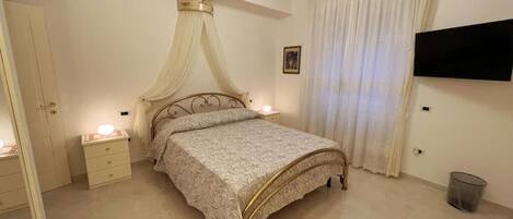 2 chambres, coffres-forts dans les chambres, bureau