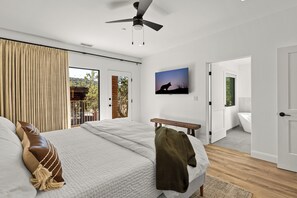 2 bedrooms, iron/ironing board, free WiFi, bed sheets - Coyote Den Villa- a two bedroom two bath Villa in the Heart of Sedona (Sedona)
