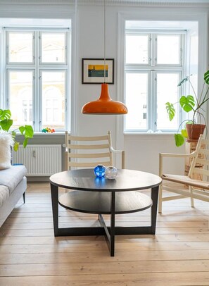 TV - Scandi Quirk: Hip Location & Raw Charm (København)