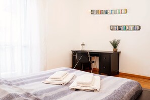 2 bedrooms, desk, iron/ironing board, WiFi